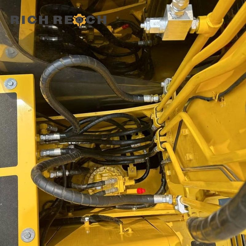 Undercarriage and track rollers of a used 2018 Komatsu PC130 excavator for sale at $16,667 from Richreach